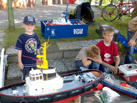 Kleine Modellbaufreunde. [Foto : TW]